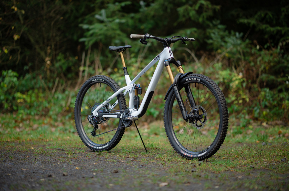 Cube pro mountain discount bike